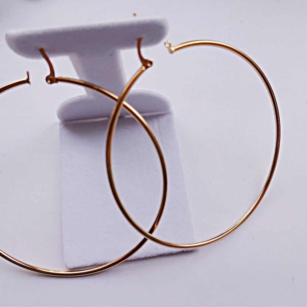 18k GOLD PLATED LARGE HOOP EARRING